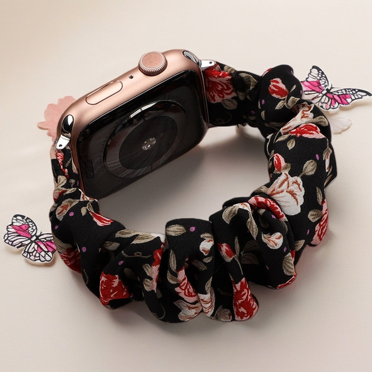 Bracelet Apple Watch chouchou scrunchie, coloris noir à fleurs rouges