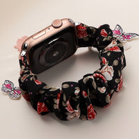 Bracelet Apple Watch chouchou scrunchie, coloris noir à fleurs rouges