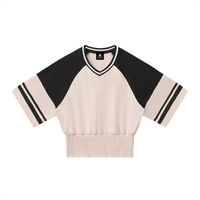 Packshot face du sweat crop raglan original femme abricot / noir