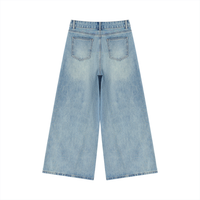 Packshot dos du jean large femme original bleu délavé