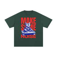 T-shirt oversized chat DJ en vert forêt - lettrage Make Some Noise rouge et platine bleue
