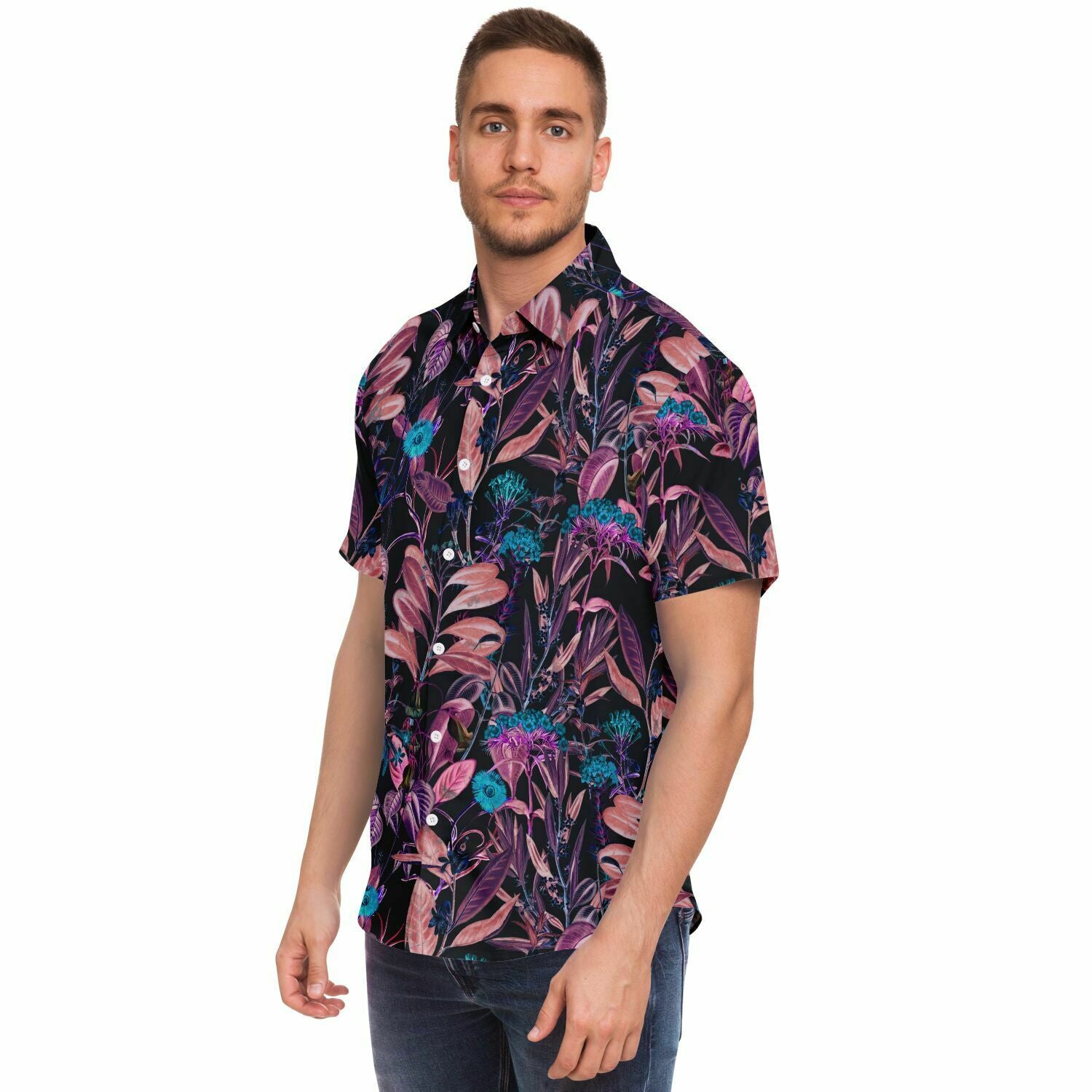 Chemise homme manches courtes noire à feuillage rose, portée, profil gauche
