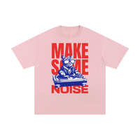 T-shirt oversized chat DJ en rose - imprimé Make Some Noise rouge et bleu sur le devant