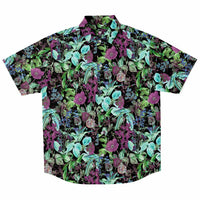 Chemise homme manches courtes feuillage vert et mauve, vue de face à plat