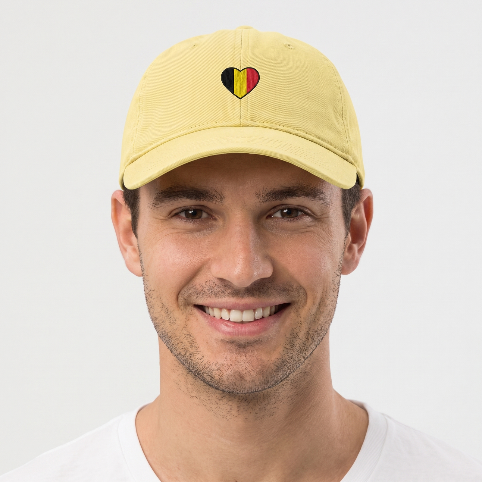 Casquette Délavée Coeur Belge portée en studio - dad cap vintage streetwear Belgique