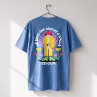 T-shirt belge oversized sur cintre, dos face caméra avec l'imprimé drache d'amour et Belgium