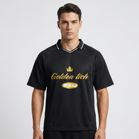 Homme en maillot de foot Golden Tich noir – coupe oversize, design doré couronne et badge BXL Bruxelles