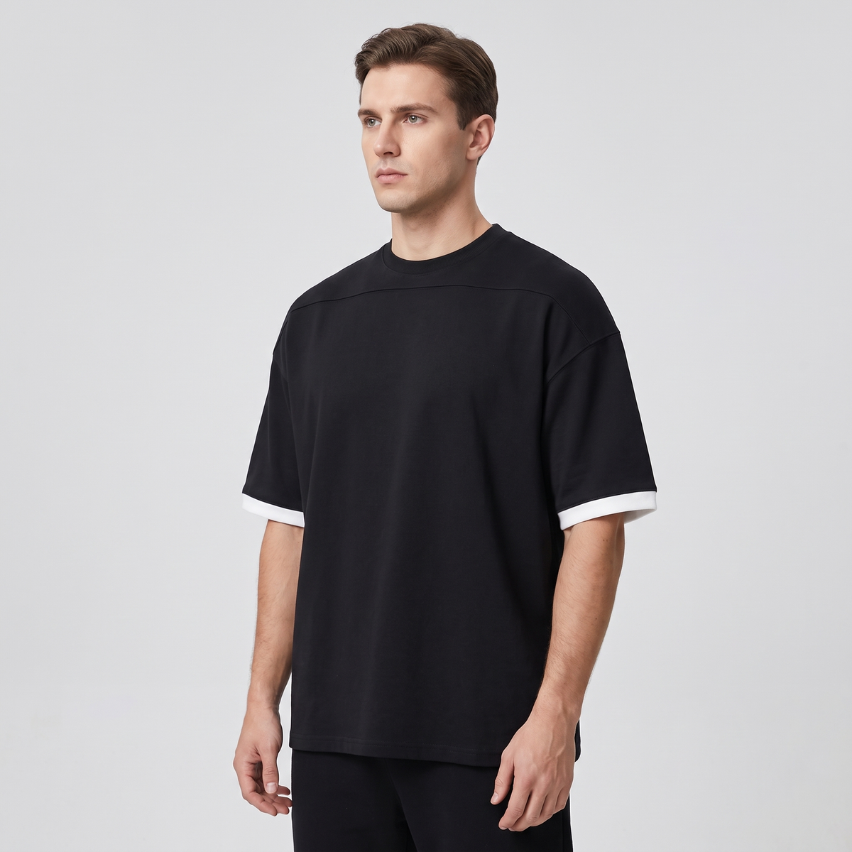 T-shirt colorblock épaule tombante noir CHT'M porté par un homme