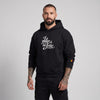 Homme portant le hoodie belge original Le Pays de la Frite noir oversize, print blanc, studio