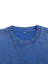 Gros plan sur le col rond du t-shirt oversized japonais Tokyo Turbo en coton délavé bleu