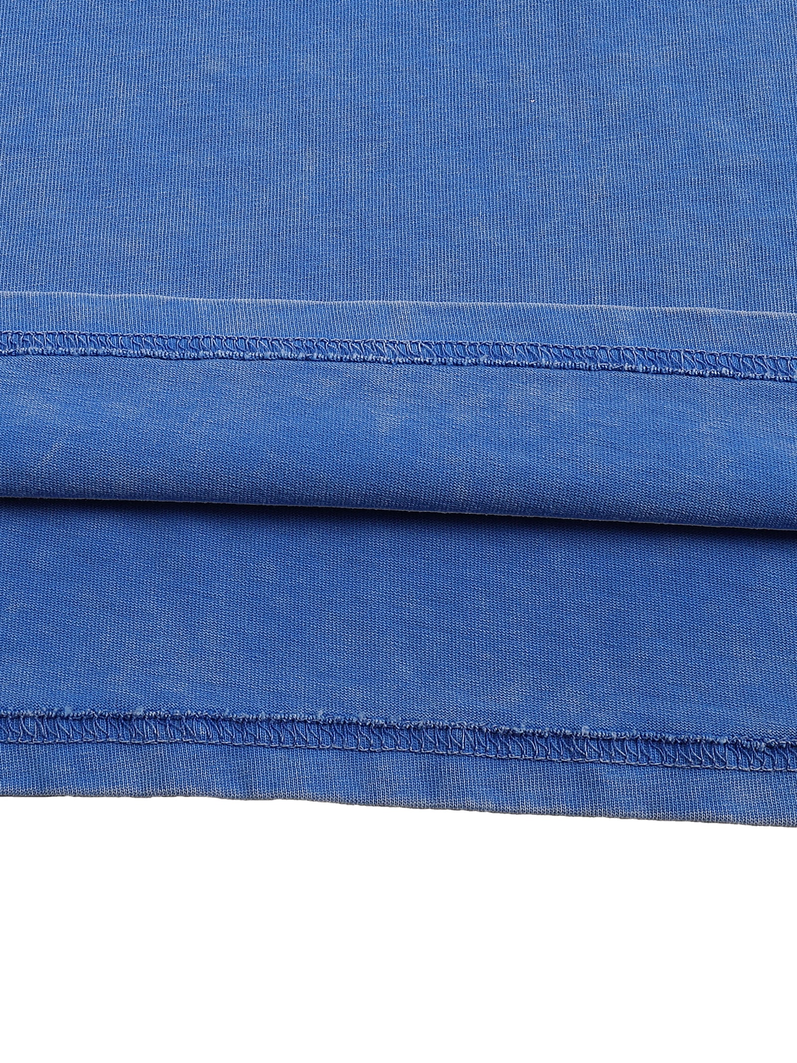 Détail de l'ourlet du t-shirt oversized Bushido, surpiqûres sur coton délavé effet neige