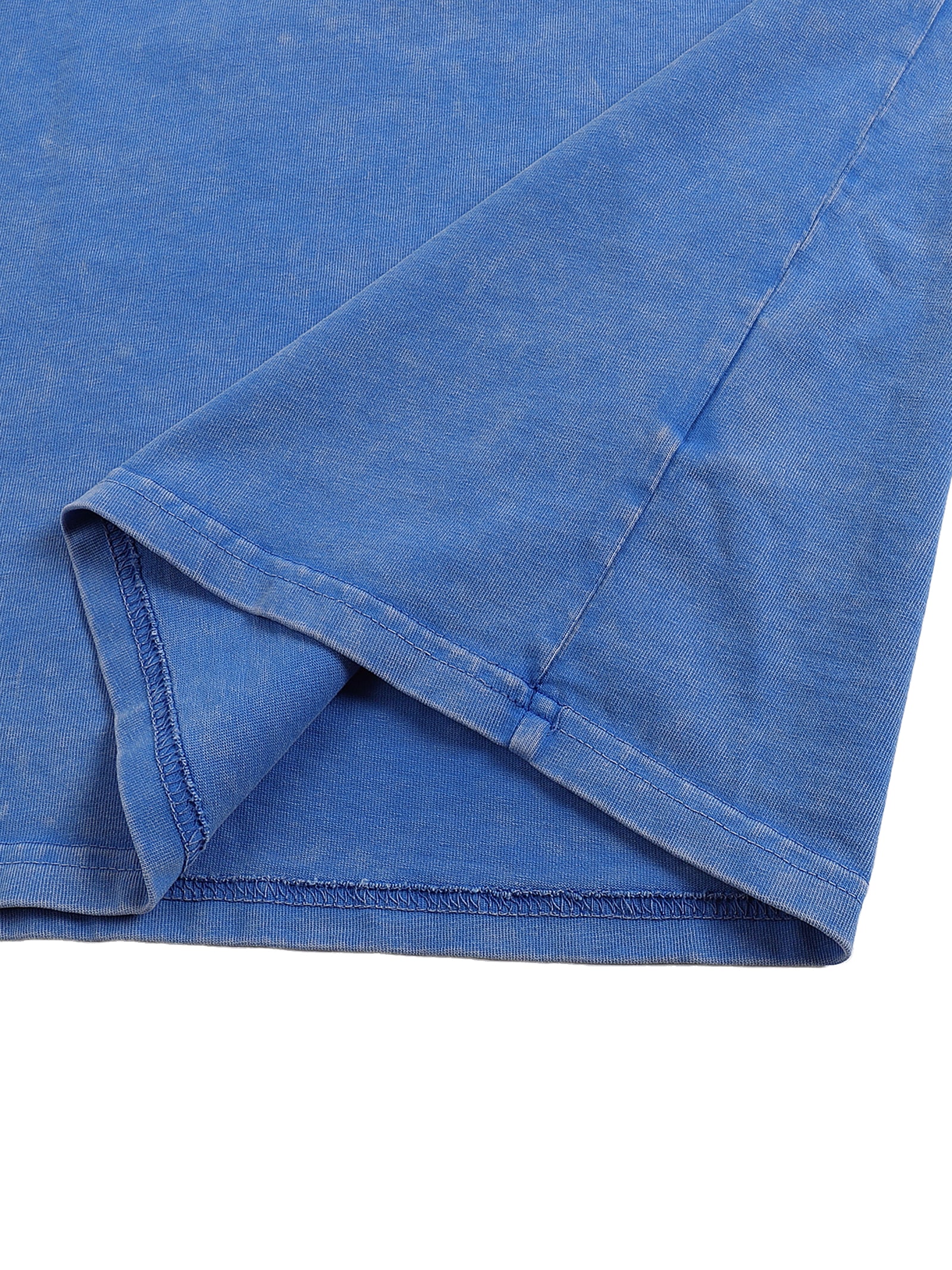 Bas du t-shirt oversized japonais Bushido replié - tombé souple du coton snow wash bleu