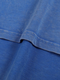 Couture d'épaule tombante du t-shirt oversized Bushido, texture du coton délavé bleu clair