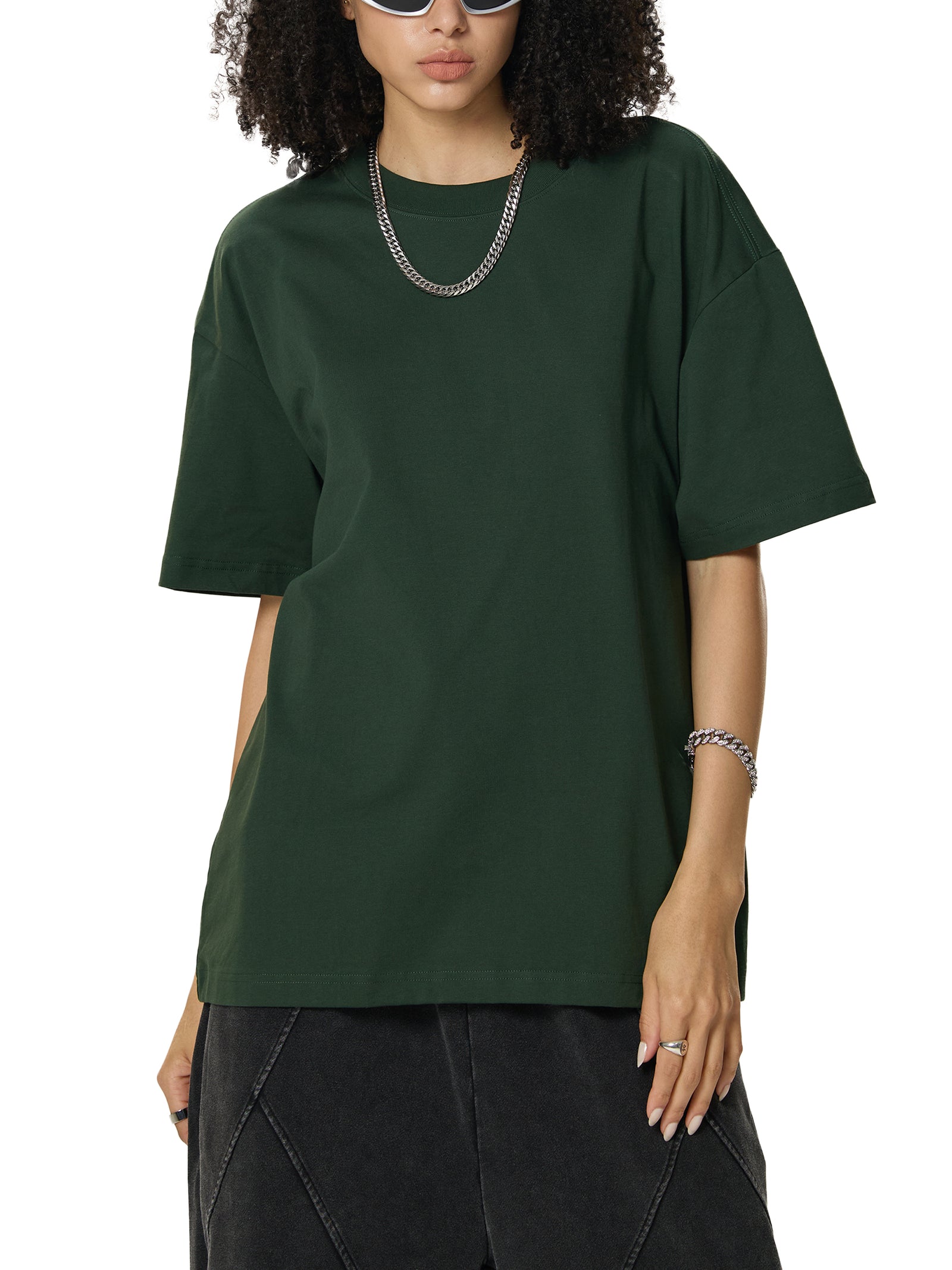Mannequin bras croisés en t-shirt oversized vert sapin - tombé droit du corps du vêtement