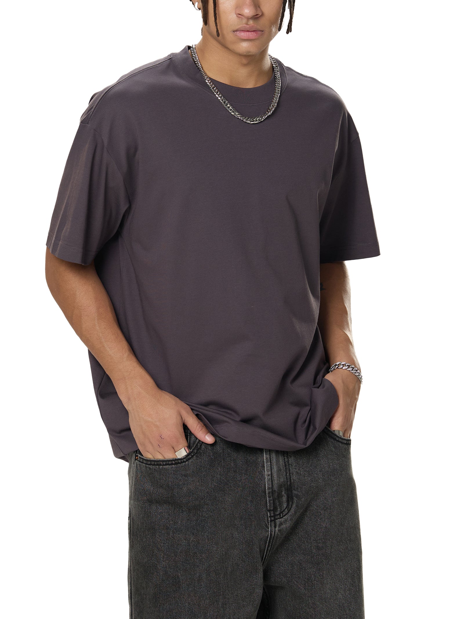 Mannequin homme de profil en t-shirt oversized Sorona, emmanchure basse et manche large