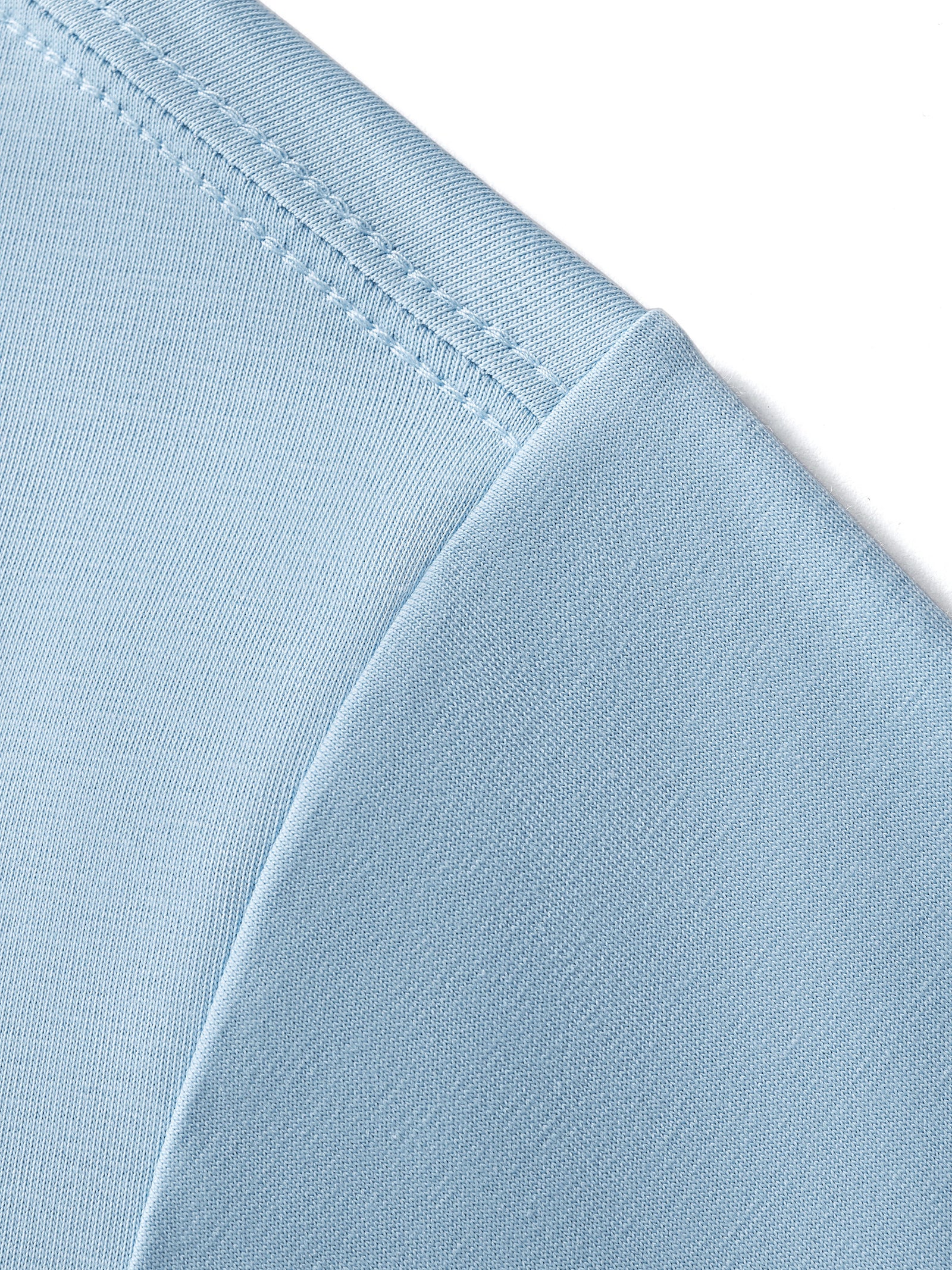Détail des surpiqûres du bas du t-shirt oversized en coton mélangé Sorona 240 g/m2