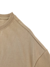 Détail de la couture d'épaule tombante du t-shirt oversized en coton 330 g/m2 et texture du jersey