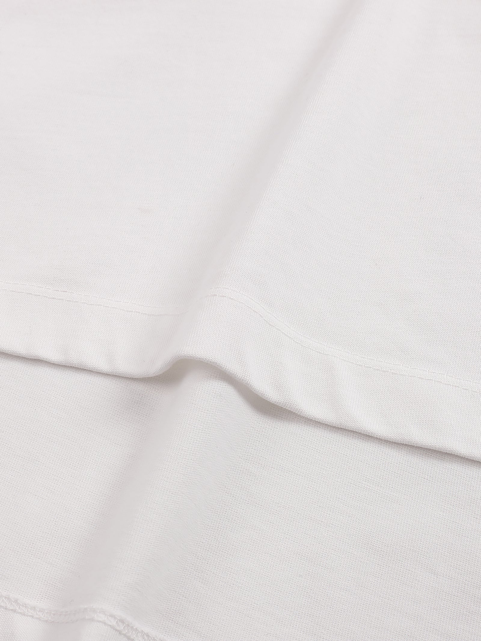 Texture du tissu blanc du t-shirt oversized BRUXELLES vue de près