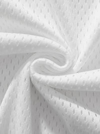 Tissu mesh blanc du maillot DAD Beer froissé en main - souplesse et légèreté de la maille filet