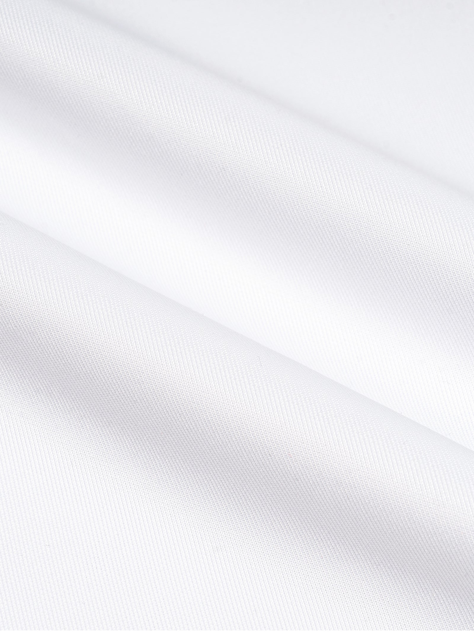 Gros plan sur la maille souple et légèrement extensible du maillot stranger blanc