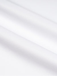 Gros plan sur la maille souple et légèrement extensible du maillot stranger blanc