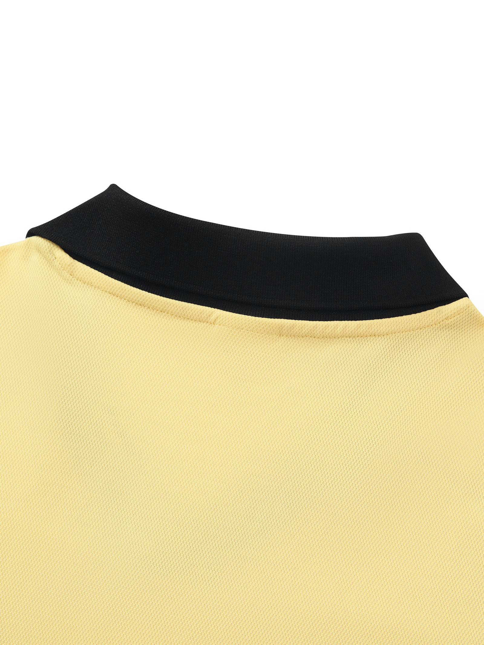 Détail du col noir vu de dos sur le maillot foot belge femme original en maille piquée jaune