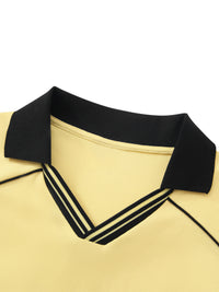 Détail du col V rétro à double liseré noir du maillot foot belge femme original
