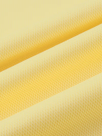 Texture de la maille jaune du maillot foot belge femme original, tissu respirant et léger