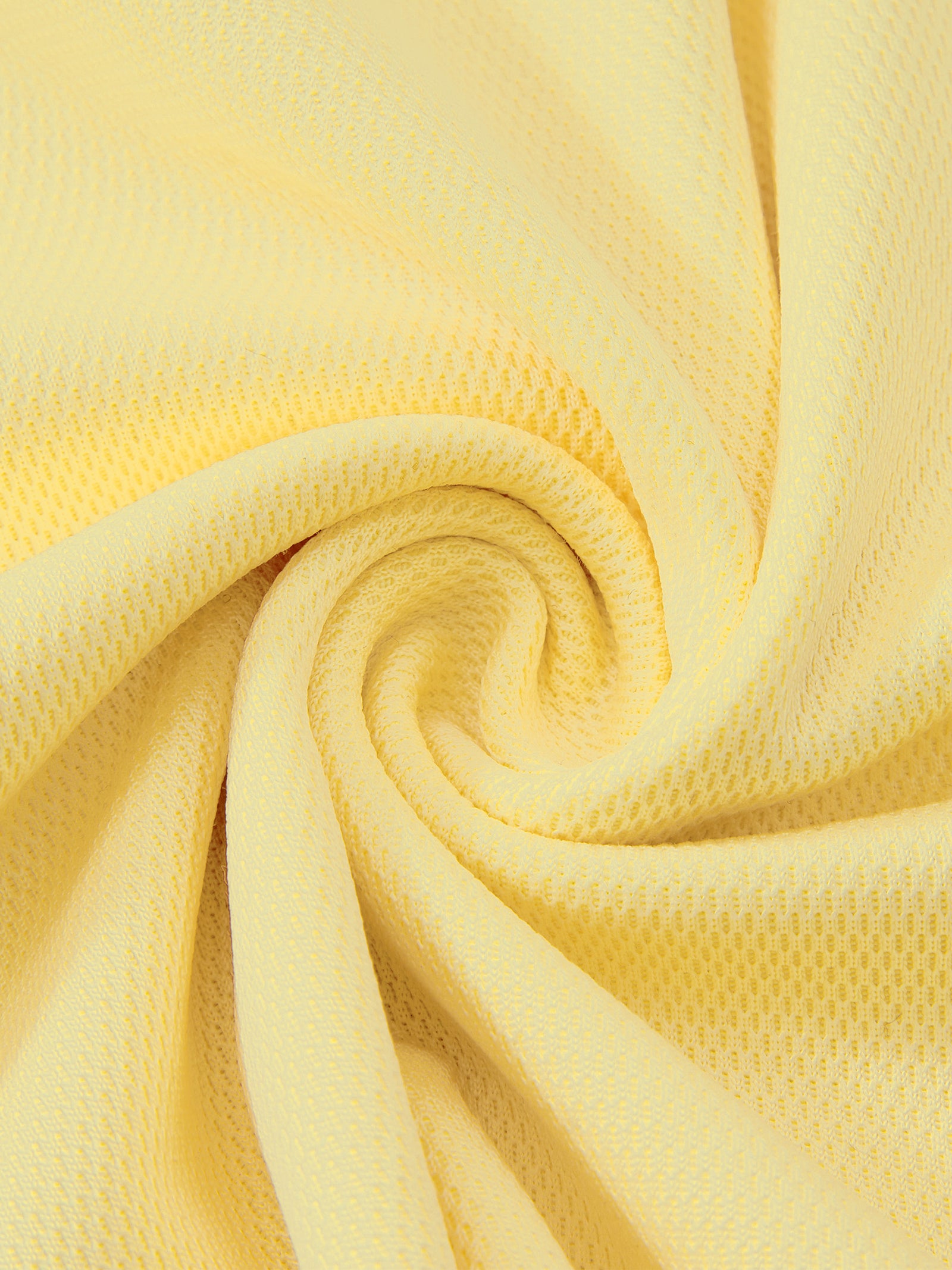 Gros plan sur la maille piquée 240 g/m² jaune paille du maillot foot belge femme original