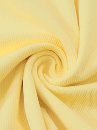 Gros plan sur la maille piquée 240 g/m² jaune paille du maillot foot belge femme original
