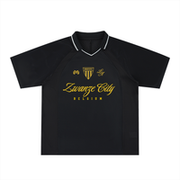 Maillot de foot streetwear Zwanze City Belgique noir, vue de face, col V et signature dorée