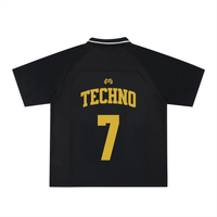 Dos du maillot foot techno noir – lettrage doré TECHNO, numéro 7 et monogramme couronne, style jersey rétro streetwear