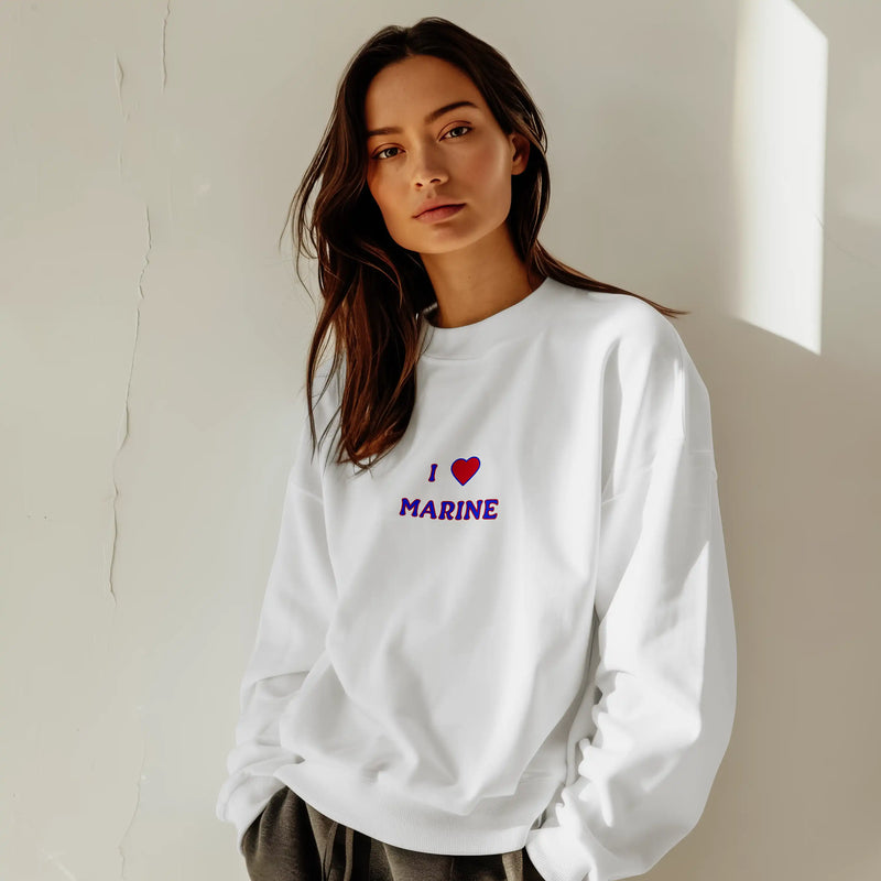 Sweat Blanc Marine Star Academy – Élégance et Confort pour les Mamans Fans