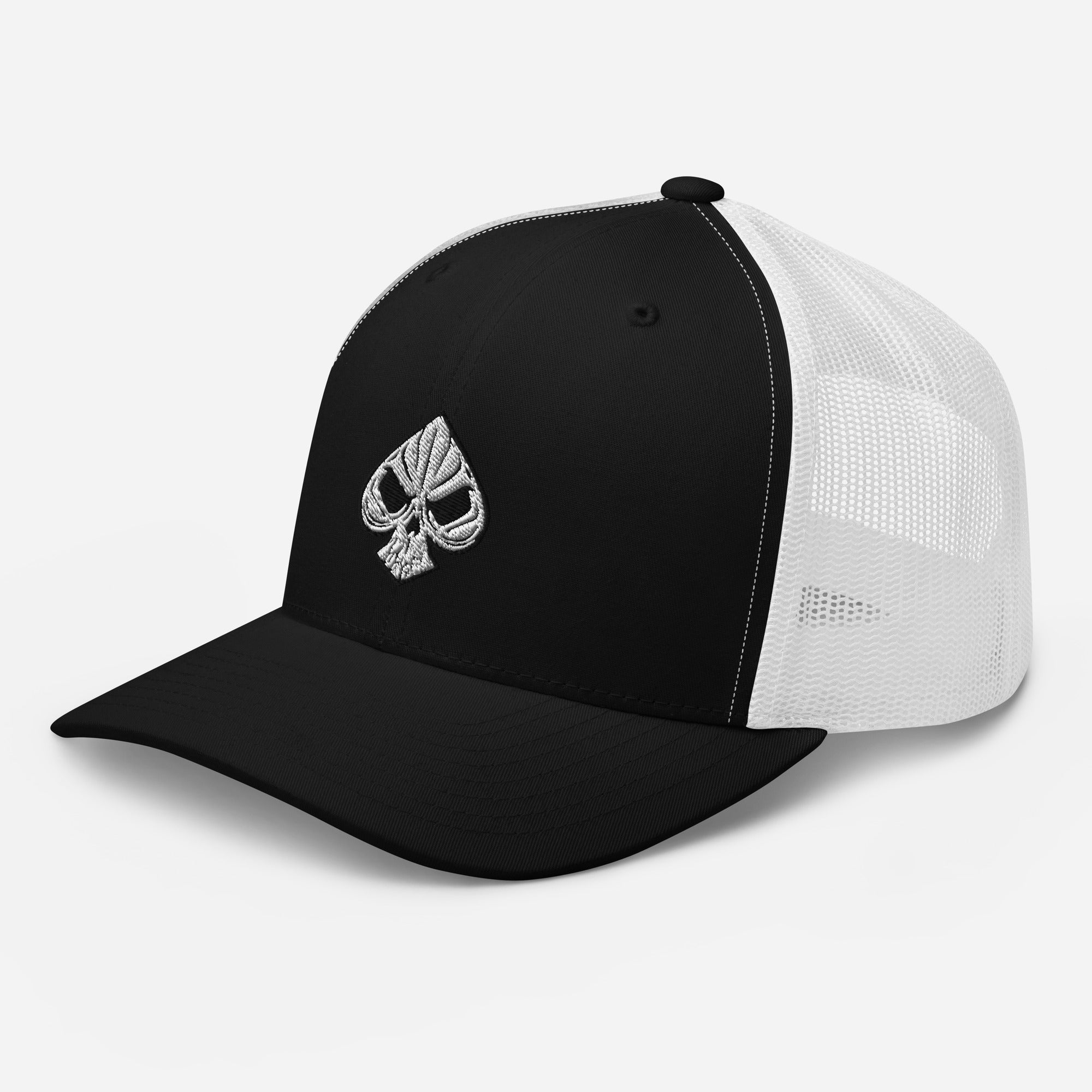 casquette trucker à l'effigie de poker skull