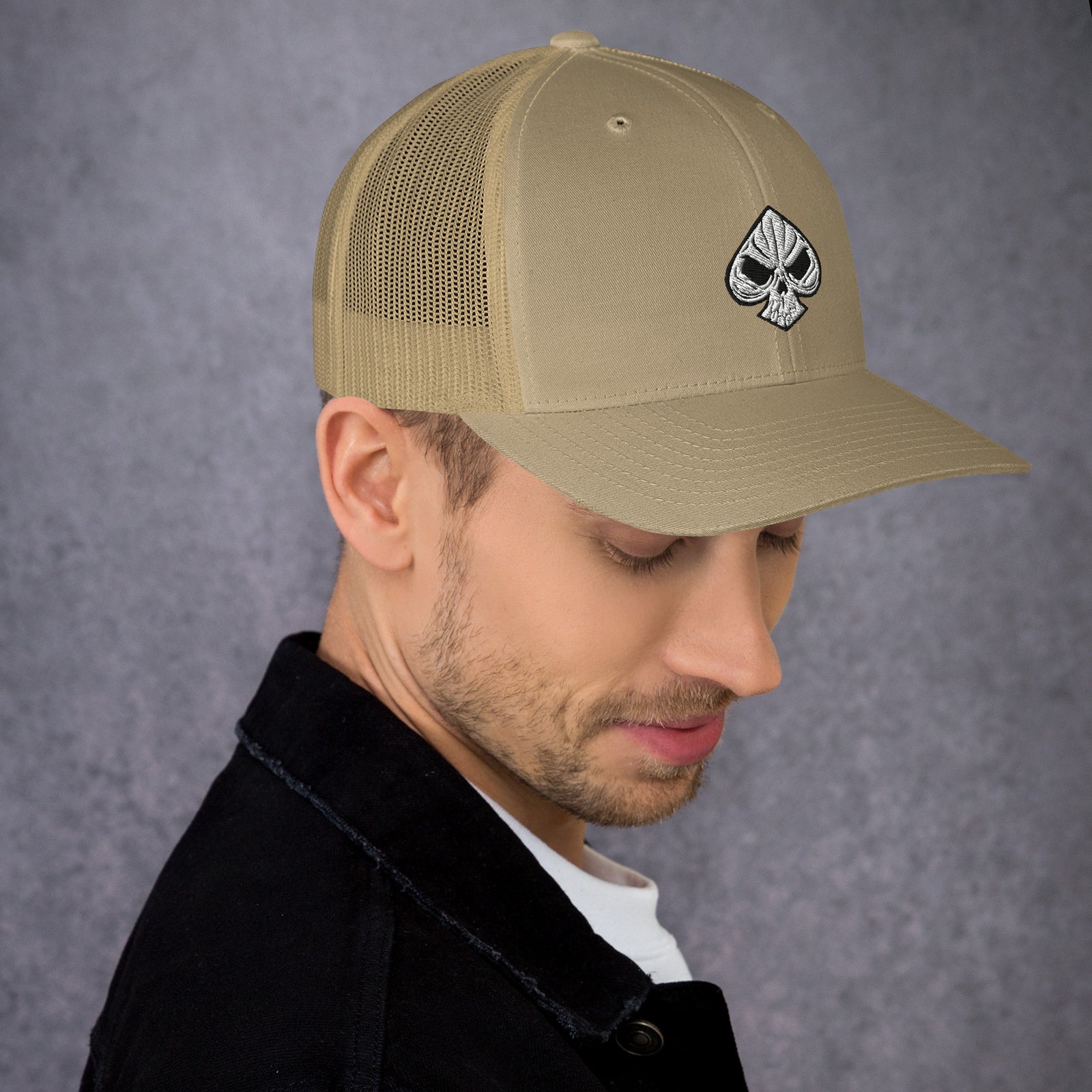 casquette trucker design poker skull