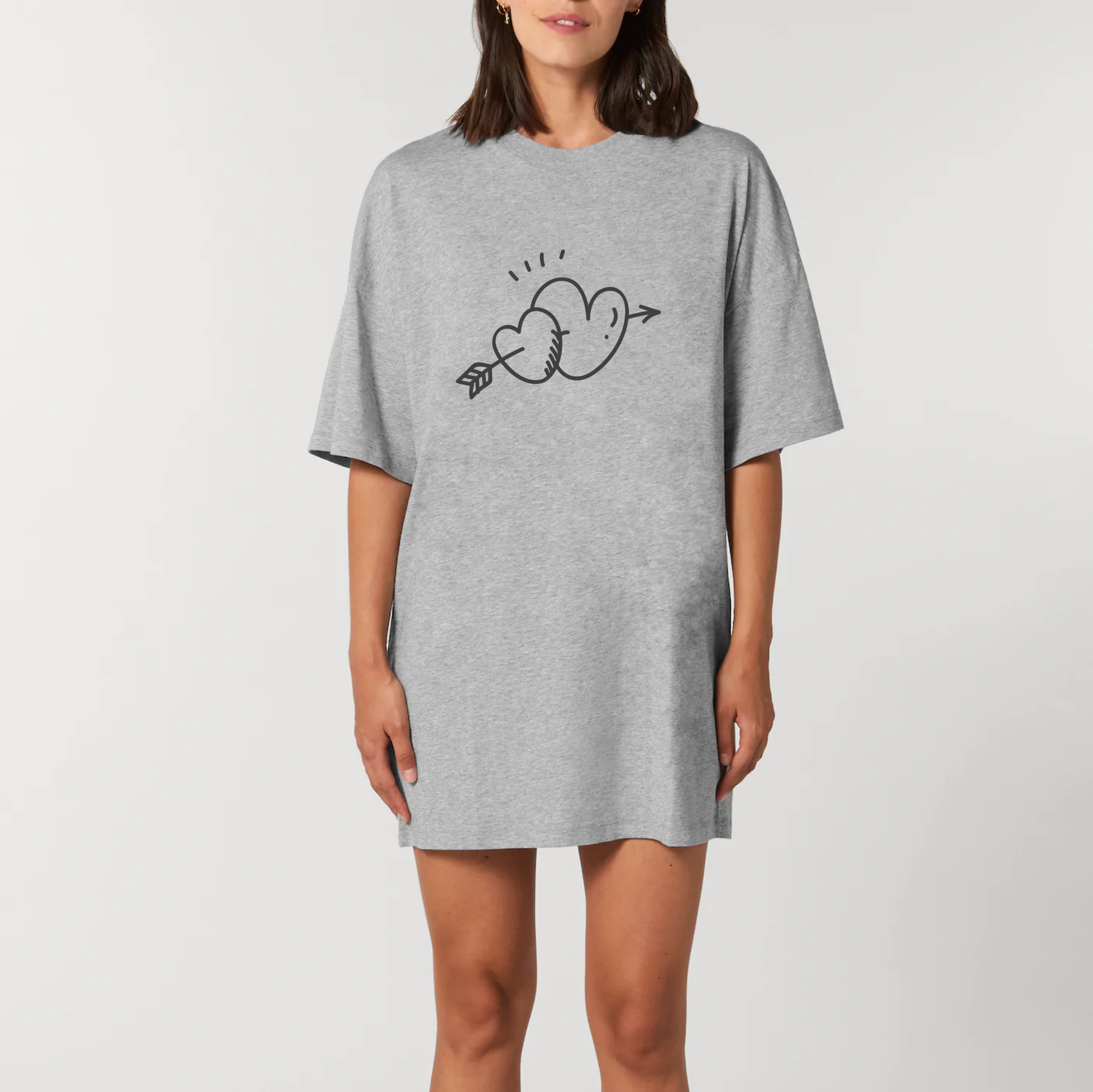 Robe t-shirt oversize femme originale gris chiné à imprimé cœurs et flèche, 100% coton bio