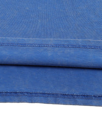 Coutures et ourlets du t-shirt belge en coton lourd 250 g/m2 vu plié sur fond blanc
