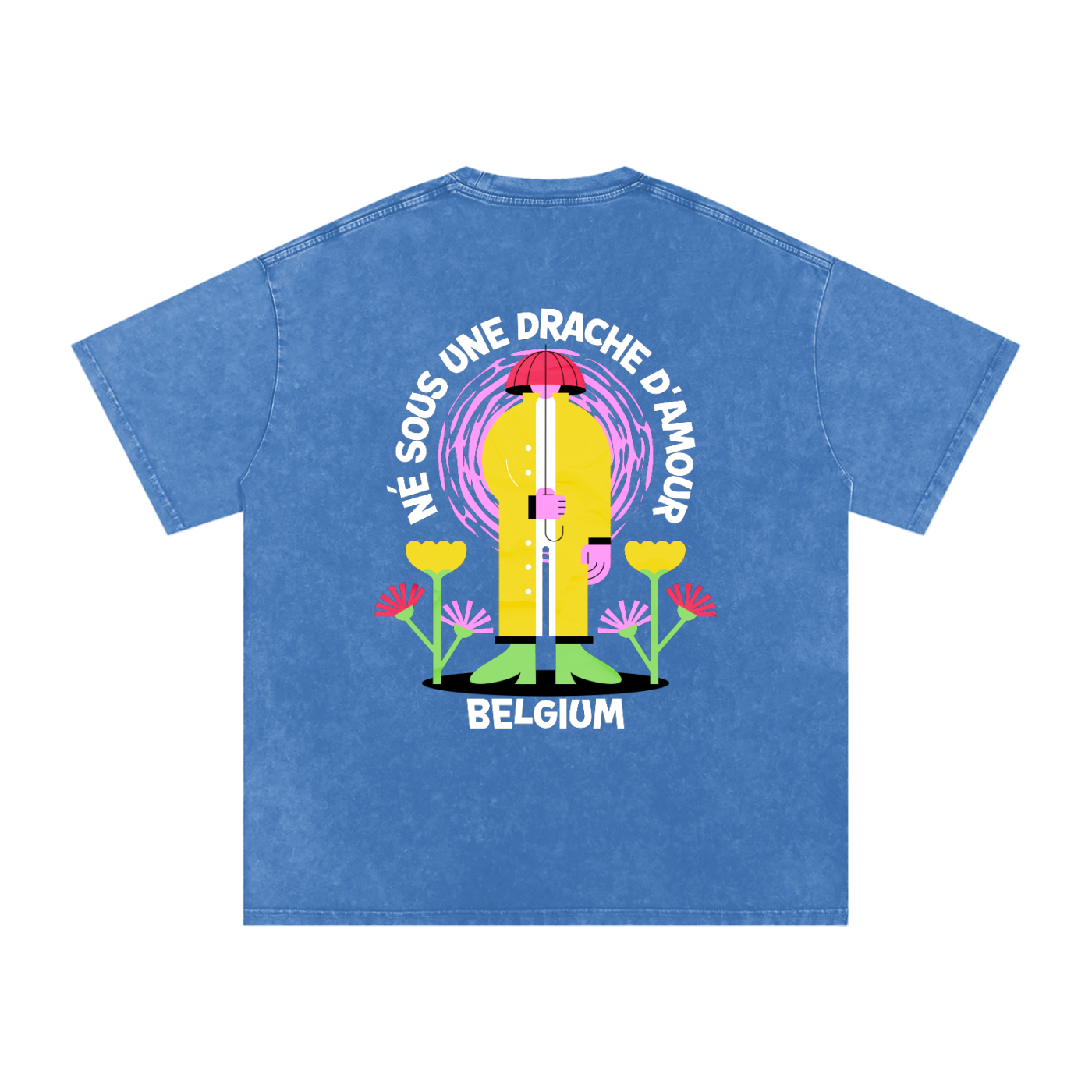 Dos du t-shirt belge oversized bleu snow wash - imprimé XXL bonhomme en ciré jaune et mention Belgium