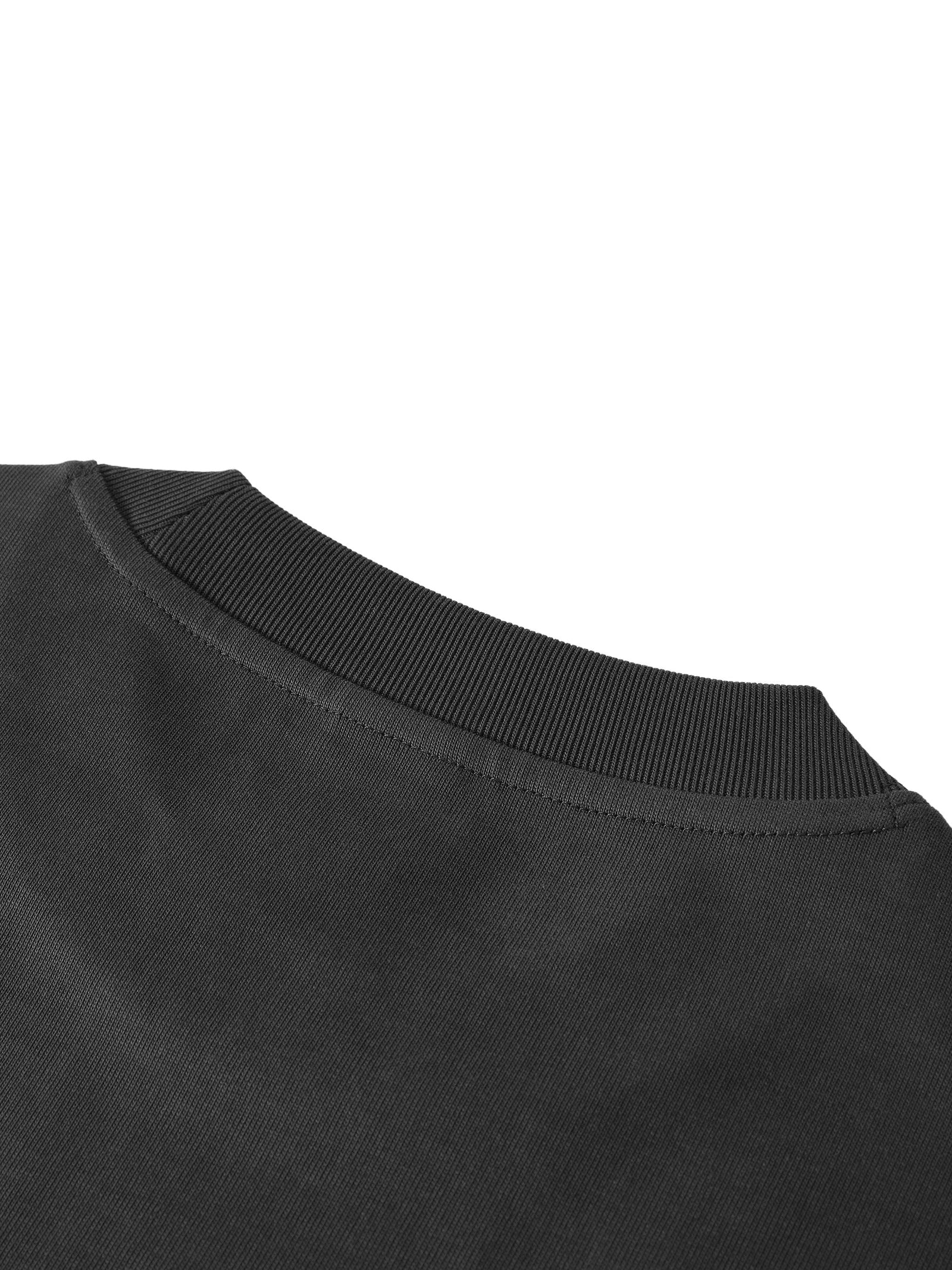 Col vu de dos et carrure large du t-shirt belge à coupe boxy unisexe