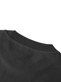 Col vu de dos et carrure large du t-shirt belge à coupe boxy unisexe