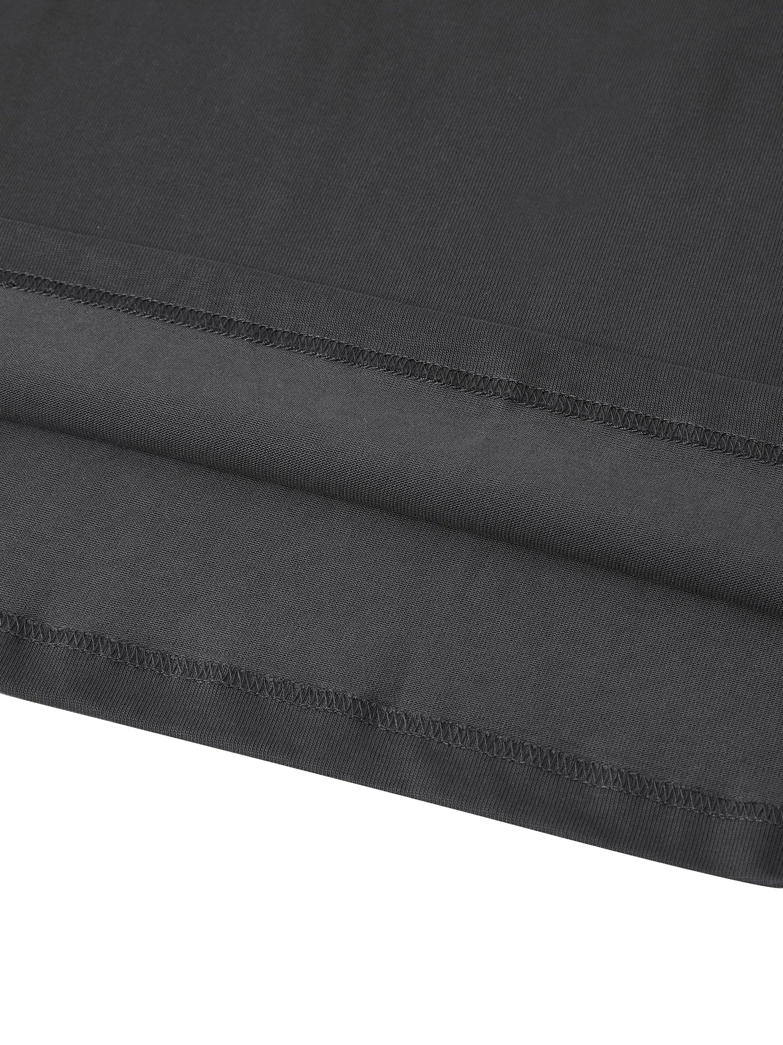 Détail des coutures et de l'ourlet bas renforcé du t-shirt belge oversized 400 g