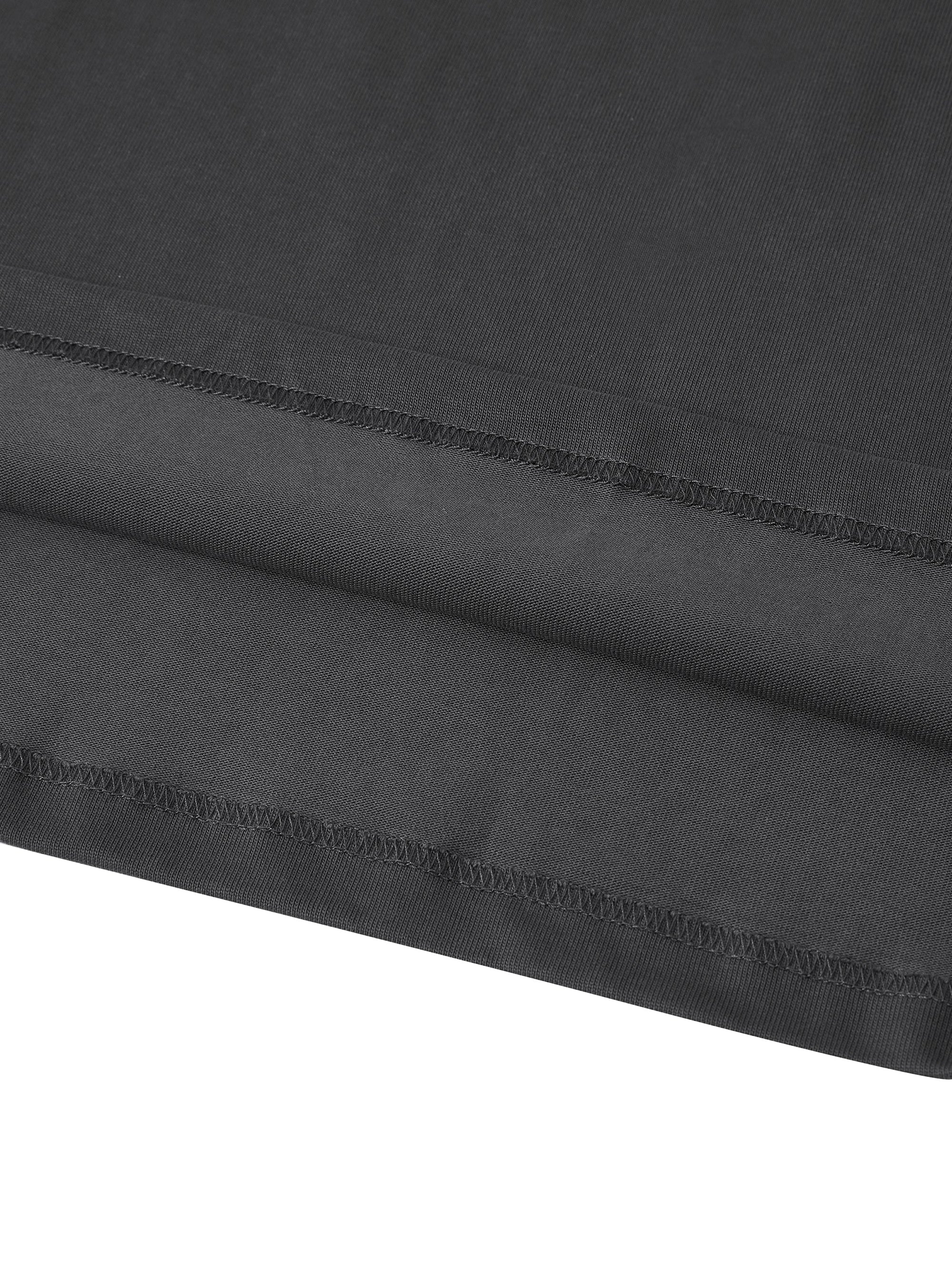 Détail des coutures et de l'ourlet bas renforcé du t-shirt belge oversized 400 g