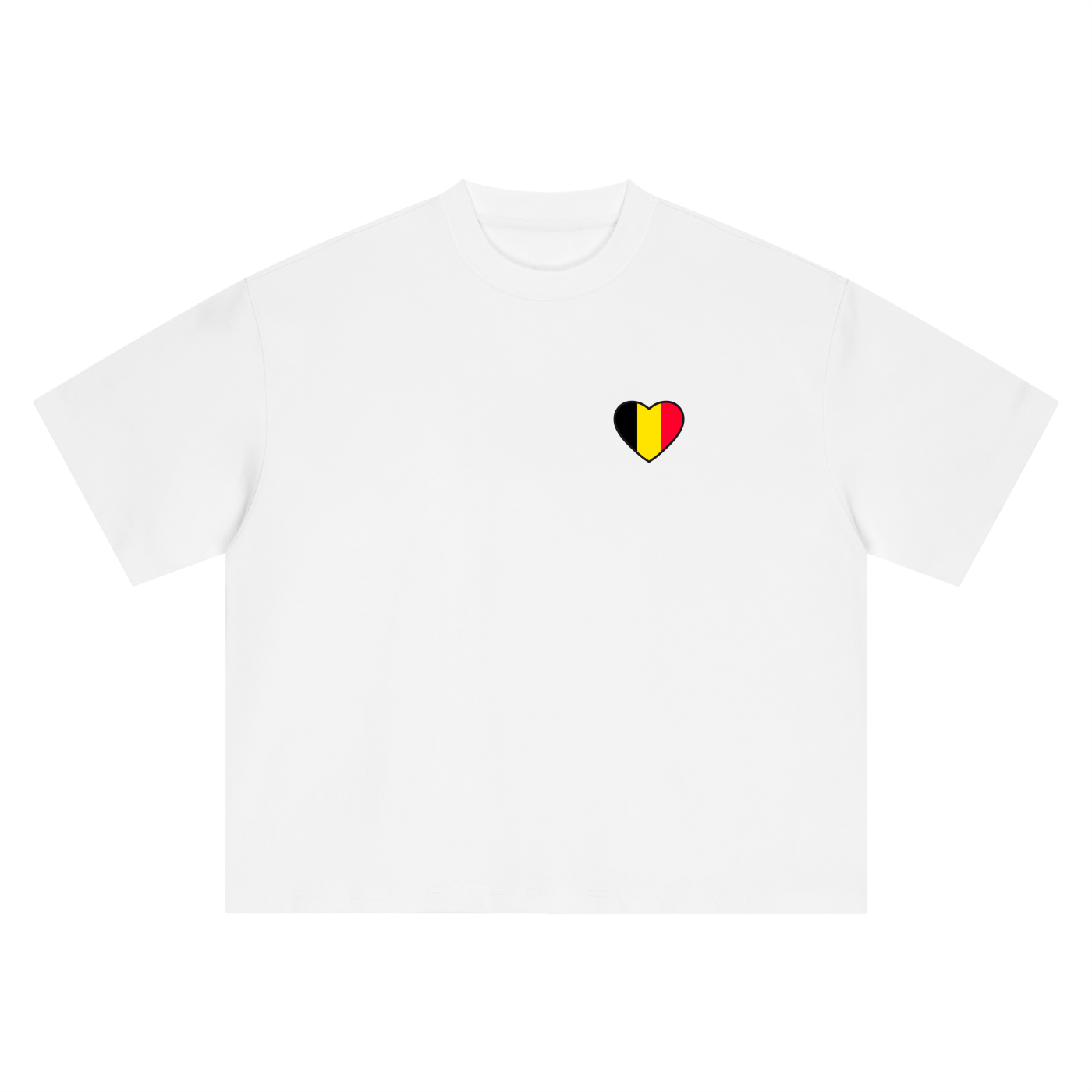T-shirt belge oversized blanc à plat, cœur drapeau noir jaune rouge sur la poitrine