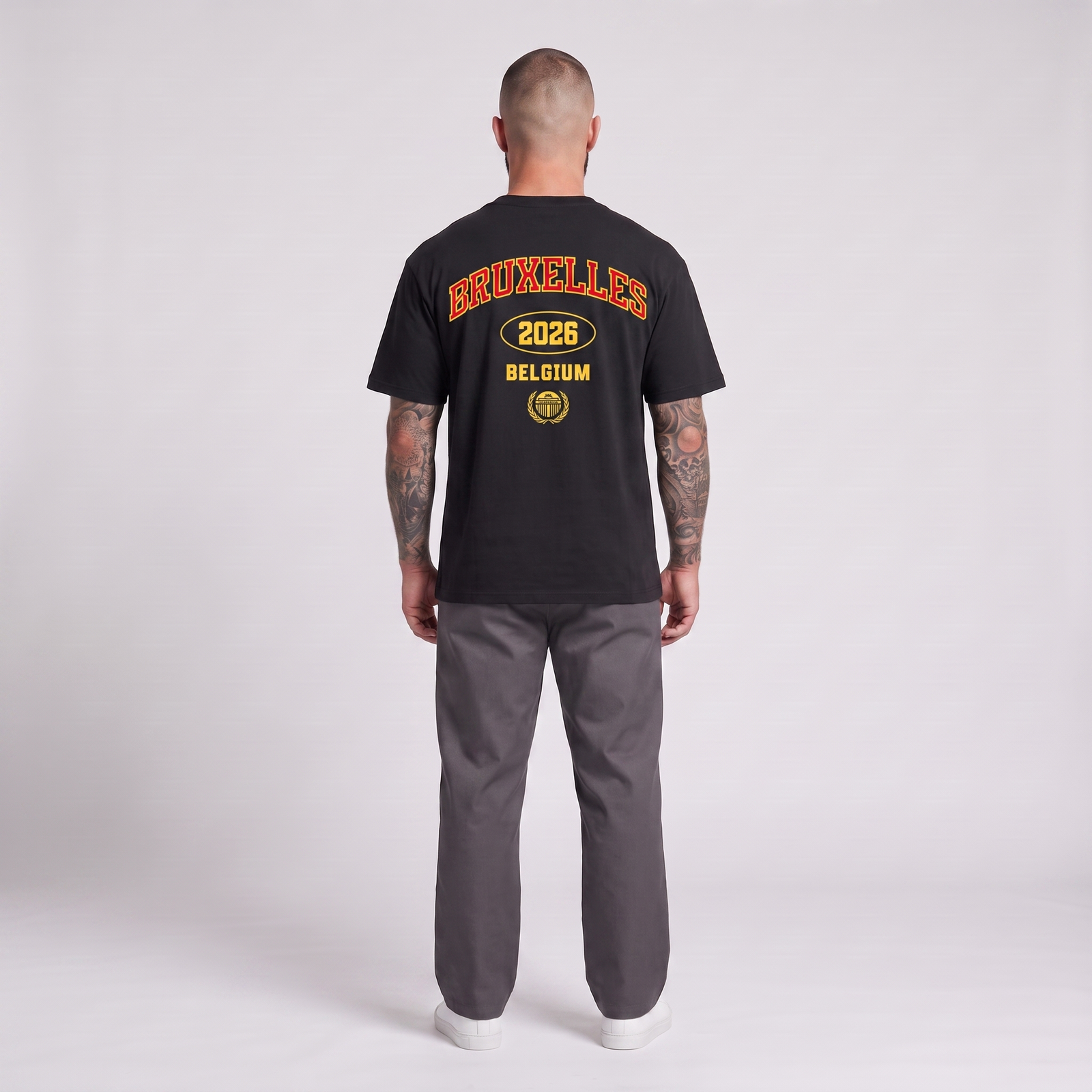 Dos du t-shirt Bruxelles BXL, imprimé BRUXELLES 2026 Belgium porté par un homme - photo studio