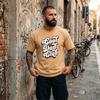 T-shirt papa original Cool Dad Club porté par un homme en rue, look streetwear urbain