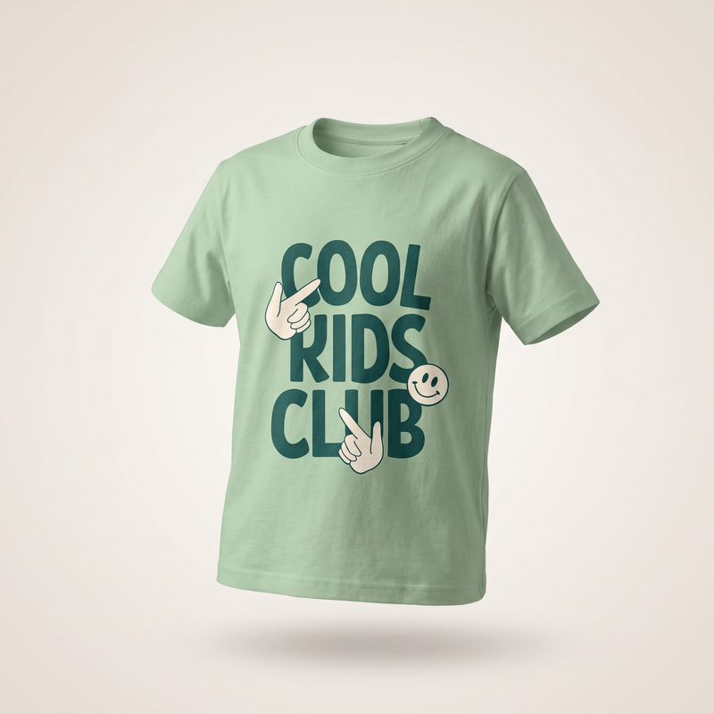 Packshot studio du t-shirt enfant Cool Kids Club vert sauge, coupe oversize, coton 175 g/m²