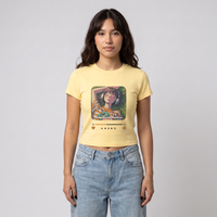 T-shirt femme anime lo-fi jaune porté : baby tee crop top à l'imprimé lecteur de musique Things That Left Behind