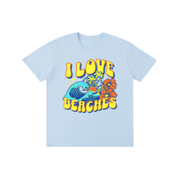 T-shirt I Love Beaches en bleu ciel - vague, palmiers, hibiscus orange et lettrage groovy jaune