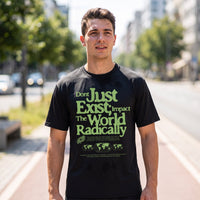 T-shirt noir Don't Just Exist Impact The World Radically en lettrage vert, porté dans une avenue urbaine bordée d'arbres