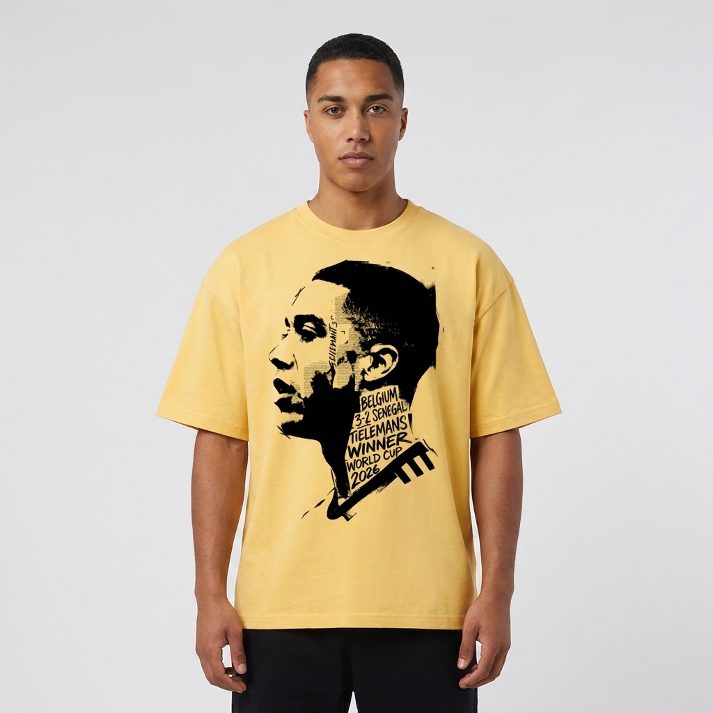 T-shirt oversized Tielemans jaune citron porté en studio par un mannequin homme, coupe ample